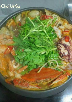 Hình của món Lẩu Hải Sản 해물탕.