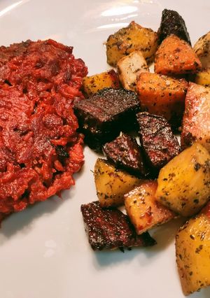 Céklaburger grillzöldségekkel recept fotója
