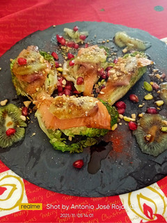 Una foto de Ensalada de ahumados y frutos secos 💃💃