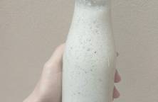 Kiwi chia milkshake