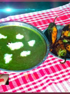 लहसुन पालक चिल्ली स्टफ्फिंग (Lahsun palak chilly stuffing recipe in Hindi) रेसिपी मुख्य फोटो