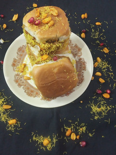 દાબેલી (Dabeli Recipe In Gujarati) રેસીપી મુખ્ય ફોટો