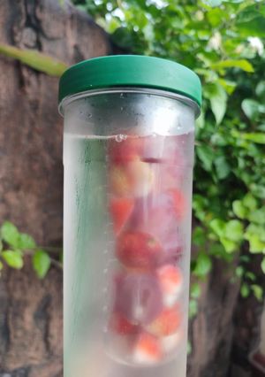 Foto resep Infused Water Strawberry Grape