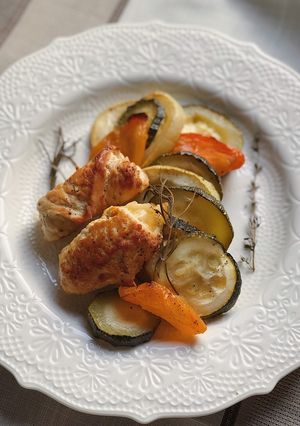 Фото Крученики из филе индейки с овощами в духовке.