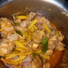 A picture of Chicken fry aloo.