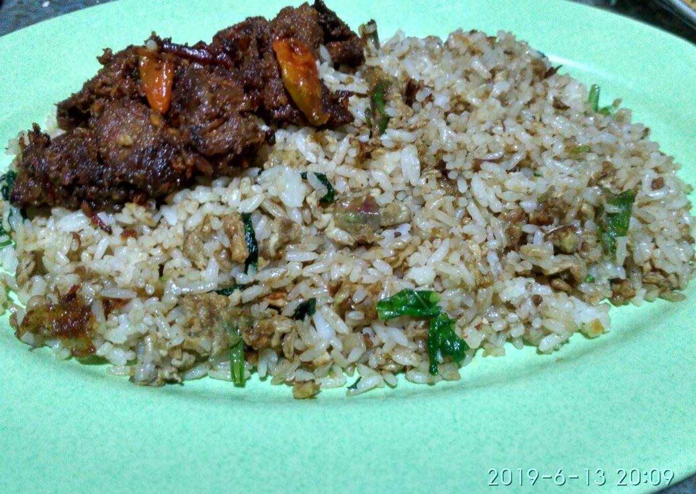Nasi goreng rendang daging