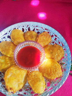 आलू के पकौड़े (Aloo ke pakode recipe in hindi) रेसिपी मुख्य फोटो