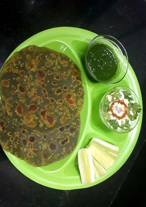 A picture of Spinach Paratha.