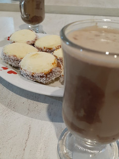 Una foto de Alfajor de maicena(con harina leudante)