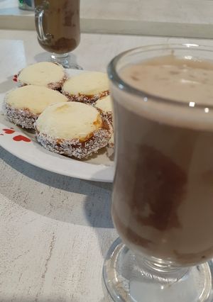 Una foto de Alfajor de maicena(con harina leudante)