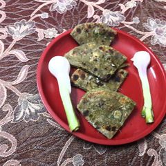 Spring onion.and bathua Parantha A picture of Spring onion.and bathua Parantha.