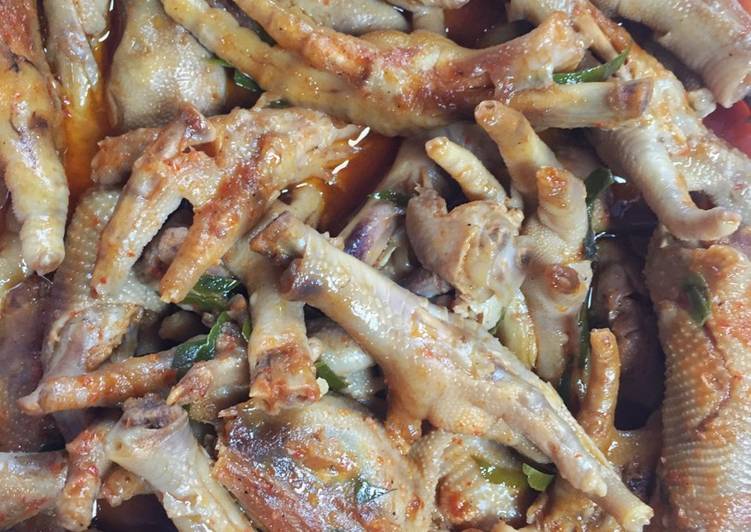 Proses meracik Ceker dan Kepala Ayam bumbu pedas, Enak