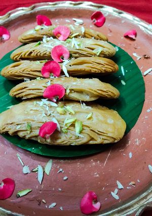 পেস্তা খাস্তা খাজা (pista khaja recipe in Bengali) রেসিপির প্রধান ছবি