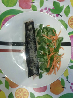 Una foto de Rollito de alga nori con puré de calabaza