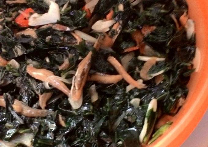 Bagaimana Menyiapkan Tumis Daun Pepaya Jepang dan Teri, Enak Banget