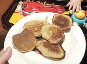 Una foto de pancakes de banana harina leudante