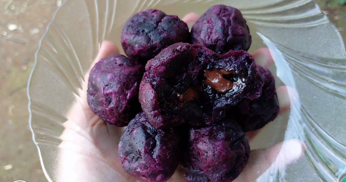 Resep Bola ubi ungu isi coklat oleh Nurul Meong - Cookpad
