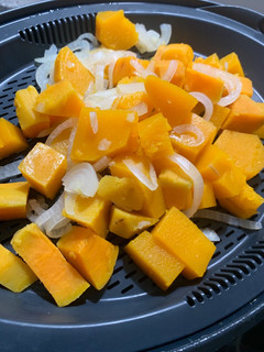 Una foto de Cómo preparar calabaza en thermomix al vapor en varoma ¡con boniato y cebolla!
