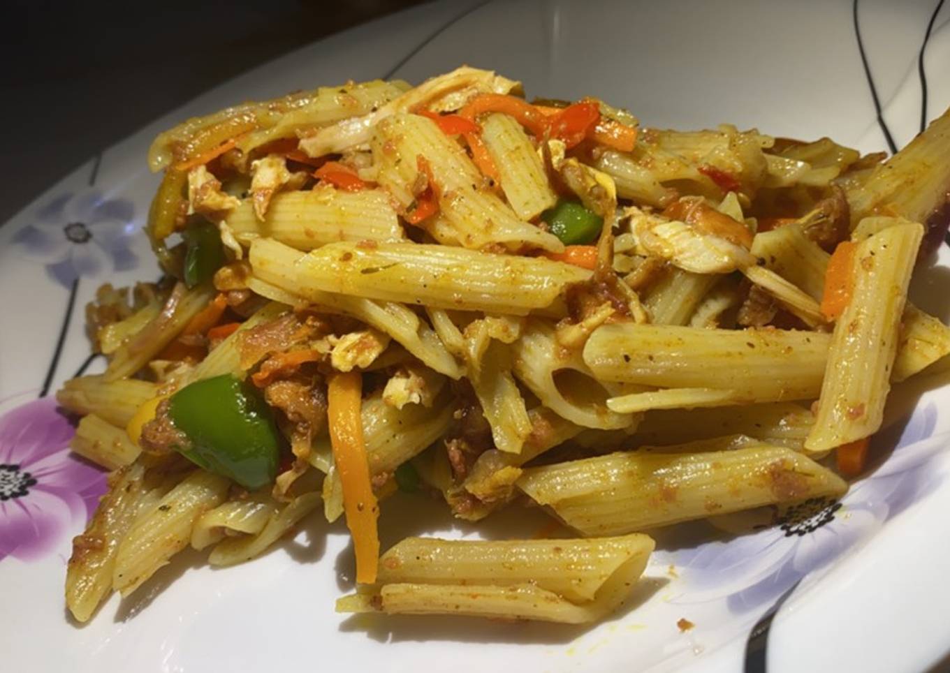 Shredded chicken and beef vegetable macaroni