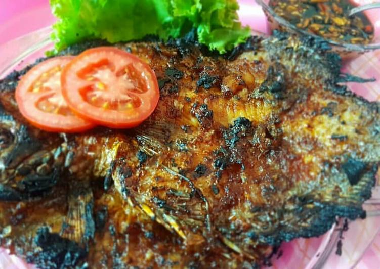 Cara Gampang Menyiapkan Gurami bakar kecap Anti Gagal
