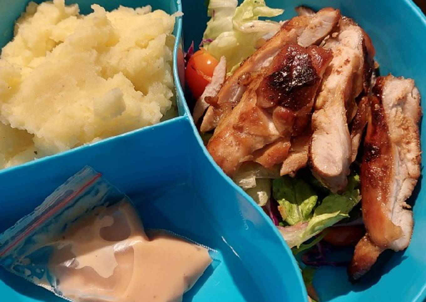 Sticky grilled chicken salad - nya Marion
