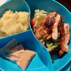 A picture of Sticky grilled chicken salad - nya Marion.