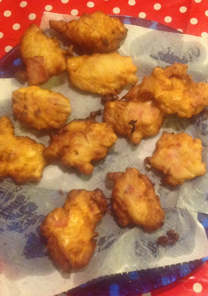 Una foto de Buñuelos de bacon y huevo cocido