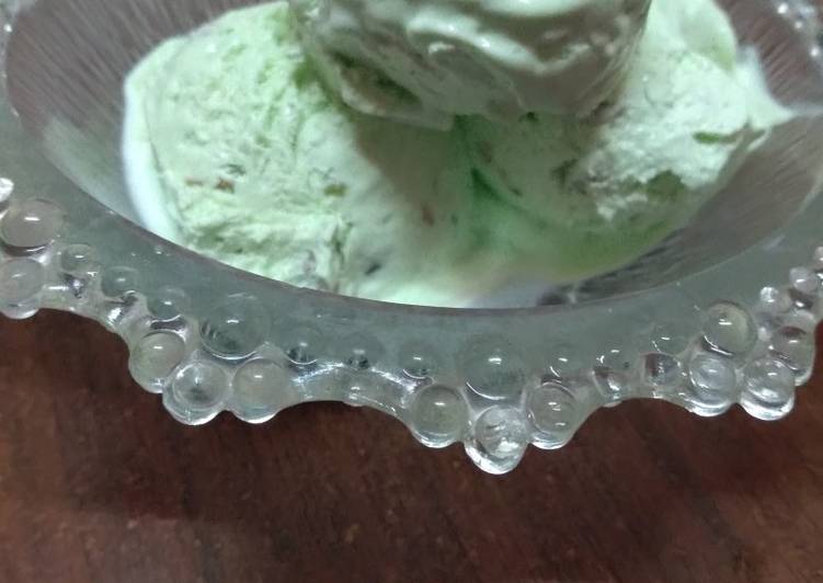Home made pistachio ice cream #icecreamfanatics