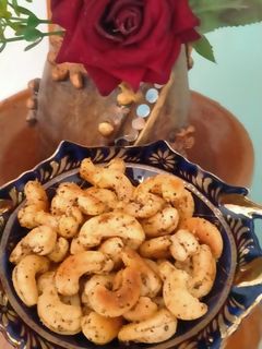 રોસ્ટેડ કાજુ(Roasted Kaju Recipe In Gujarati) રેસીપી મુખ્ય ફોટો
