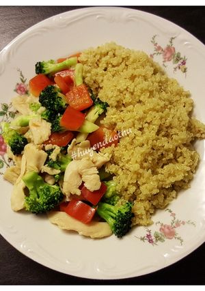 Hình của món Quinoa với Gà xào rau #cleaneating.