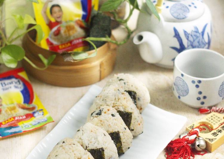 Onigiri isi ayam suir
