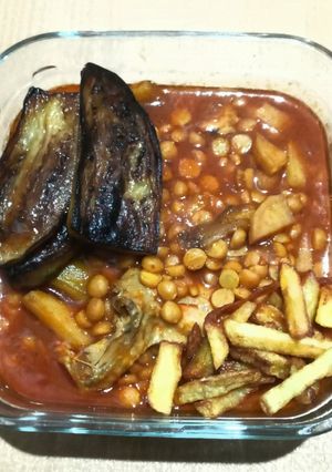 عکسی از دستور قیمه بادمجان مجلسی با مرغ و سیبزمینی سرخکرده