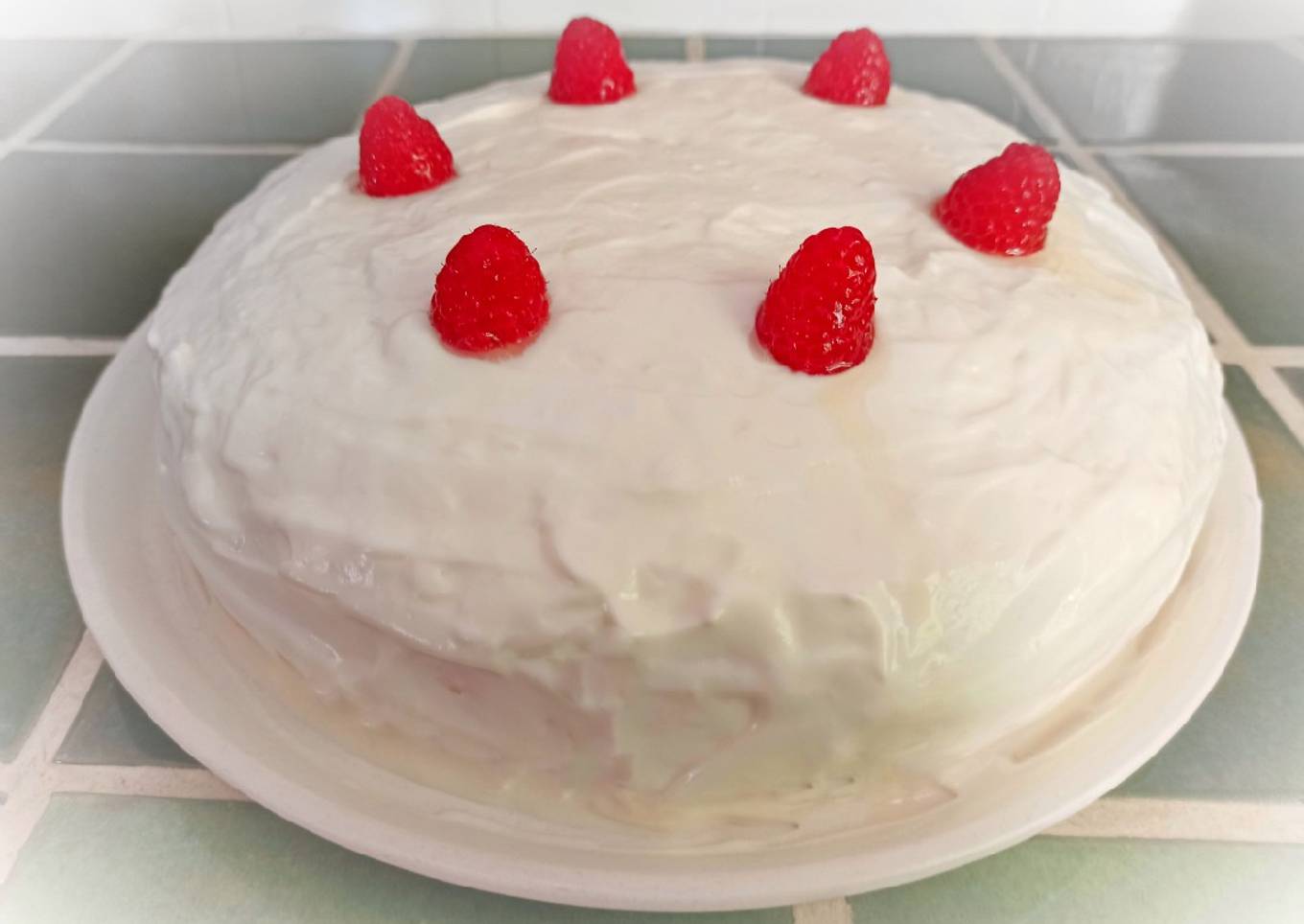 Tarta de limón con cobertura de nata queso