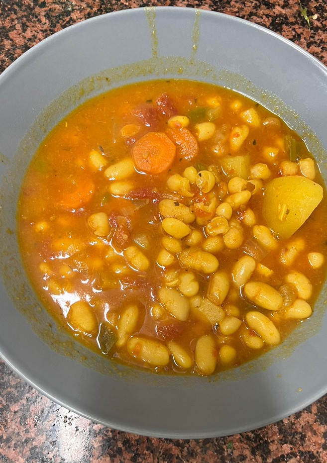 Una foto de Potaje de alubias blancas vegetariano