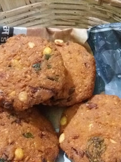 A picture of Chana dal vada.