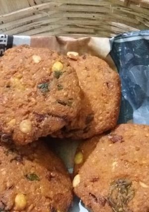 A picture of Chana dal vada.