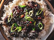 A picture of garnish white rice