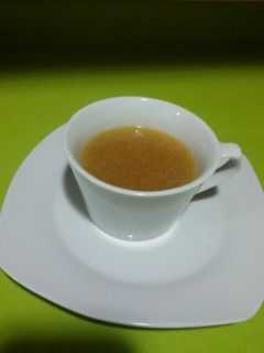 Una foto de Consomé/caldo de carne en olla rápida