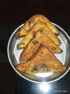 ब्रेड ऑमलेट (bread omlette recipe in marathi) रेसिपी चे मुख्य फोटो 