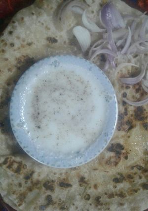 A picture of Potato paratha with yoghurt.
