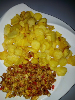 A picture of Fried potatoes with scramble egg sauce.