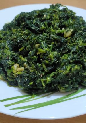 बथुआ भुजिया (bathua bhujiya recipe in Hindi) रेसिपी मुख्य फोटो