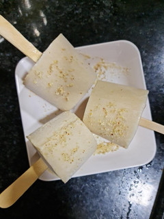 મલાઈ કુલ્ફી (Malai Kulfi Recipe In Gujarati) રેસીપી મુખ્ય ફોટો