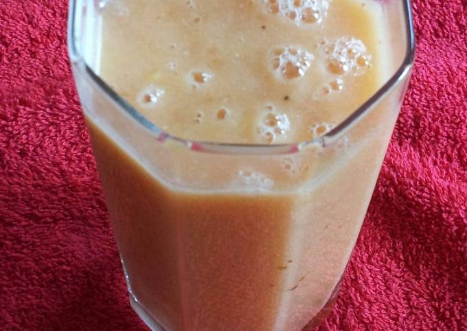 Recipe of Quick Pineapple smoothie #week4challenge#photographychallege