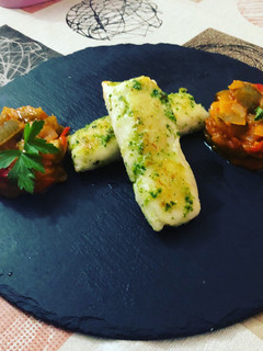 Una foto de Supremas de merluza con panaché de verduras