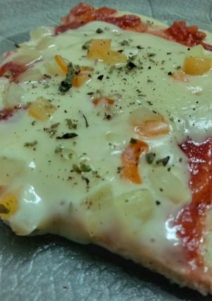 Una foto de Pizza con base de pollo