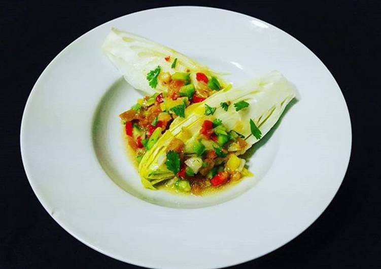 Endivias con pico de gallo