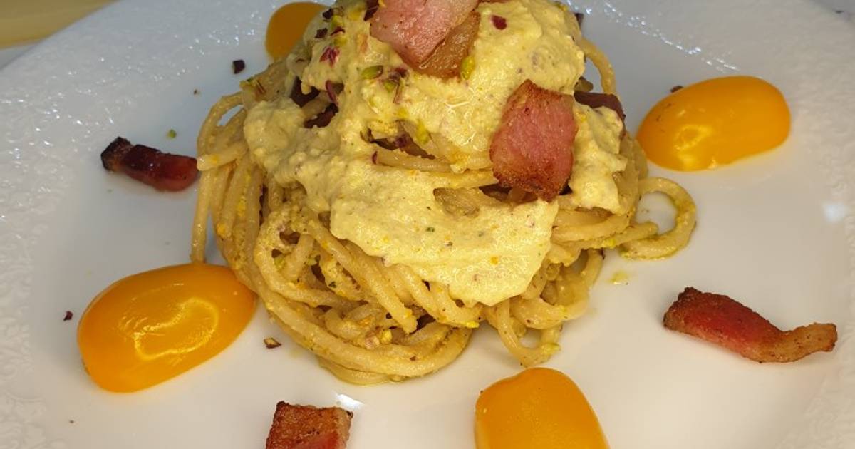 Ricetta Spaghetti pesto di pomodorini, guanciale croccante e pistacchio