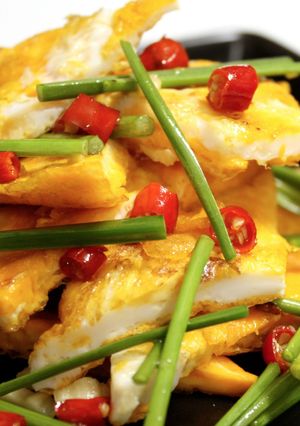 Hình của món Trứng xào cay.