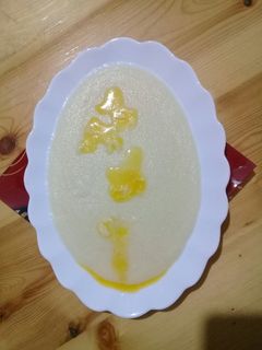 صورة لوصفة عصيدة بسميد وزبدة